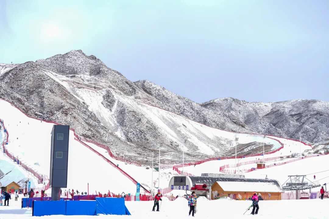 内蒙古呼和浩特马鬃山滑雪场3.jpg