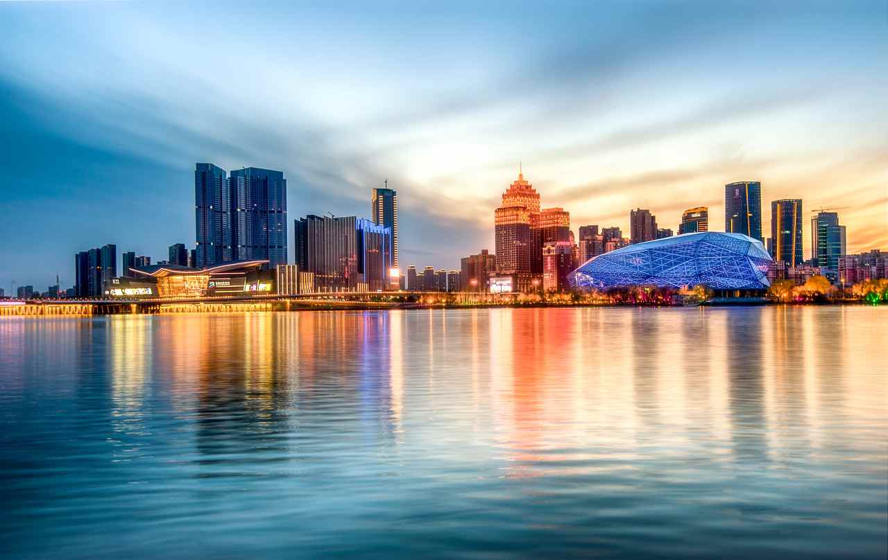 大连冬泳“燃”动冬日