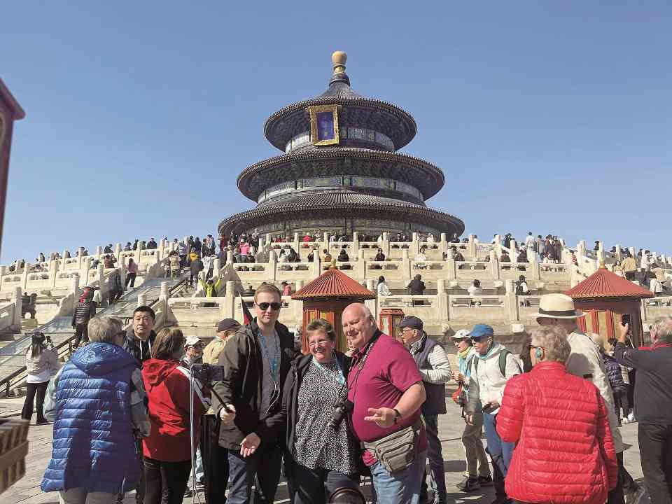 德国旅游团等入境游客体验天坛温度——“我感受到了所有人对我们的热情”