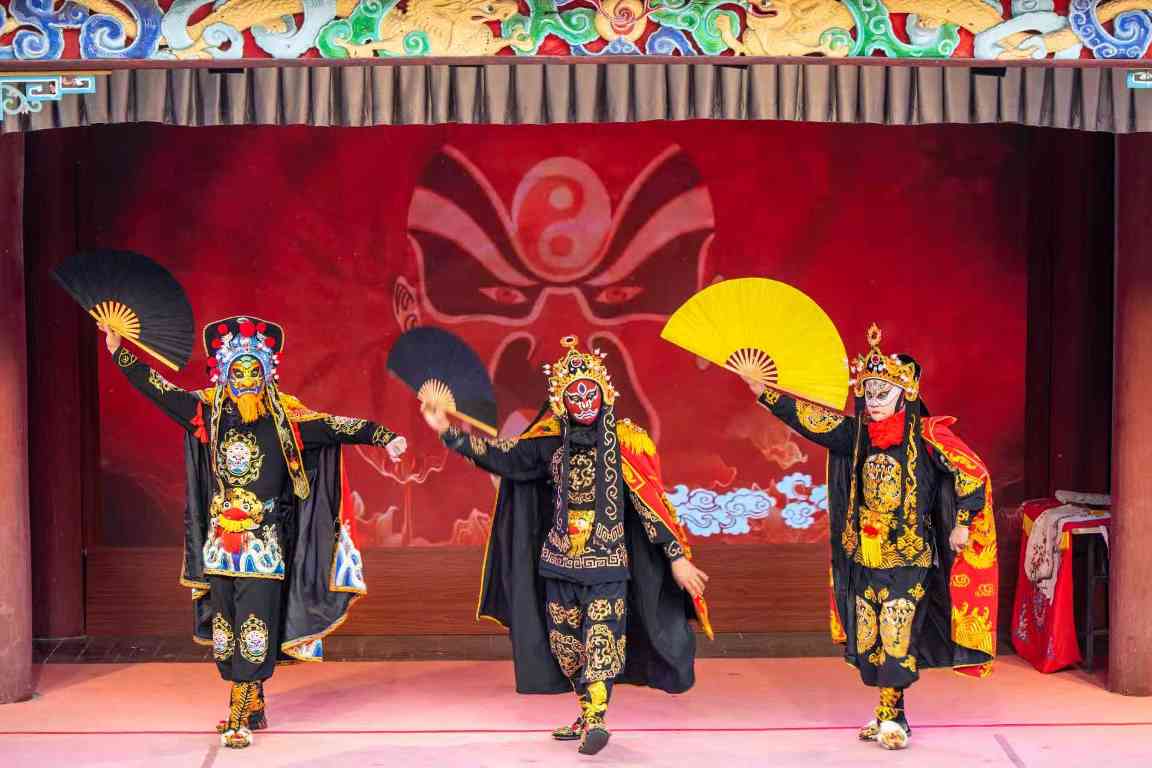 顶流文旅CP 共饮一江水