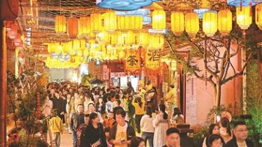 “平替旅行”成年轻游客新宠