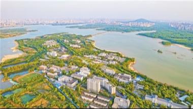 “追着火箭”去旅游：科技“流量”激活文旅“增量”