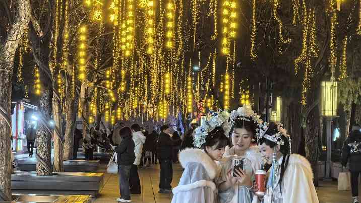 从“打卡”到“入戏”：当旅游遇上传统文化