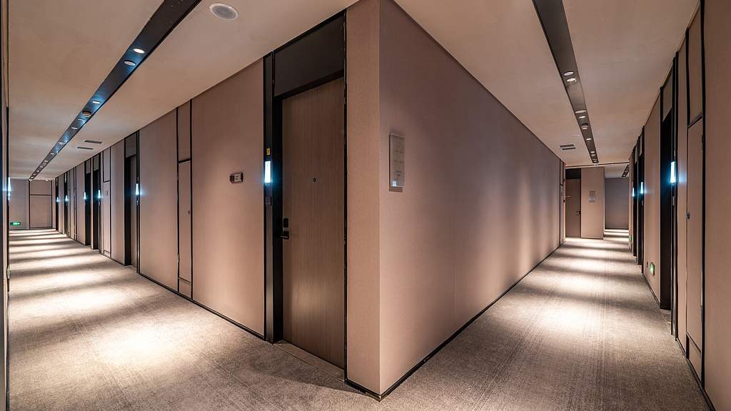 订酒店遇“照骗”，平台岂能纵容“图片游戏”