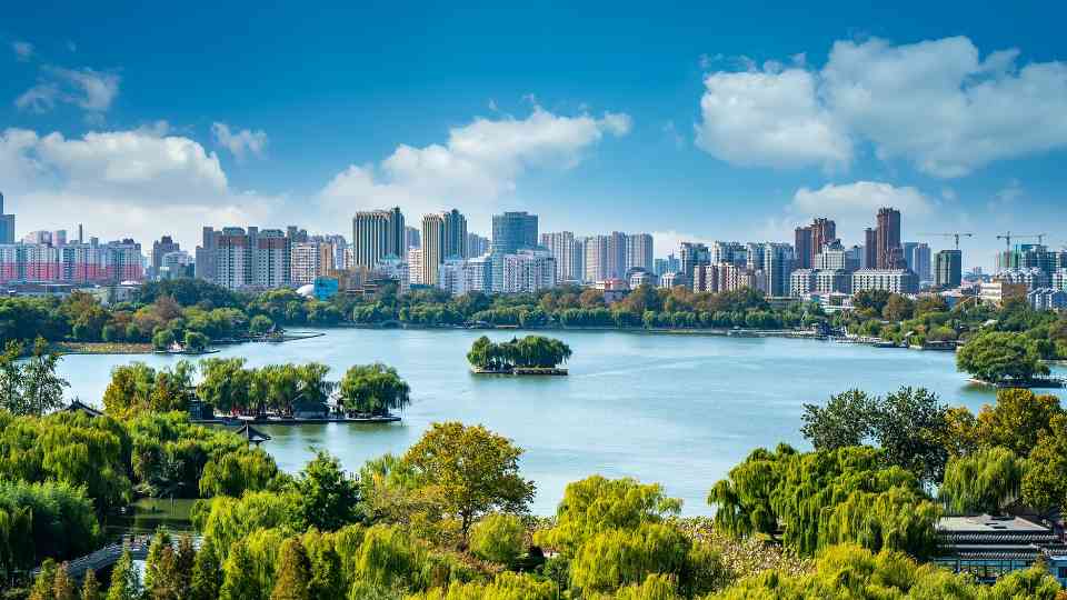 文旅市场热力十足 古典与现代撞出别样风情释放消费新活力